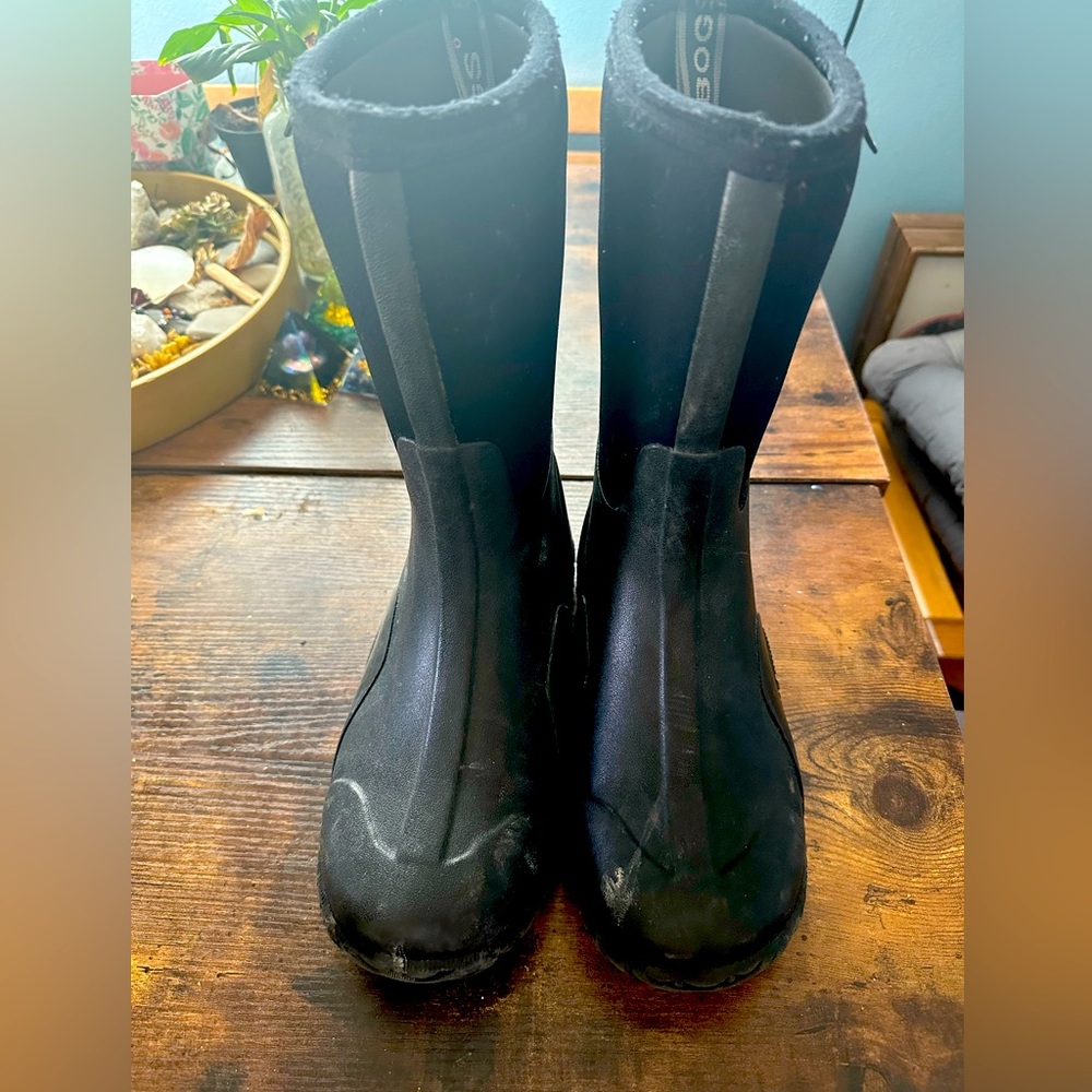 Black Bogs boots size 7